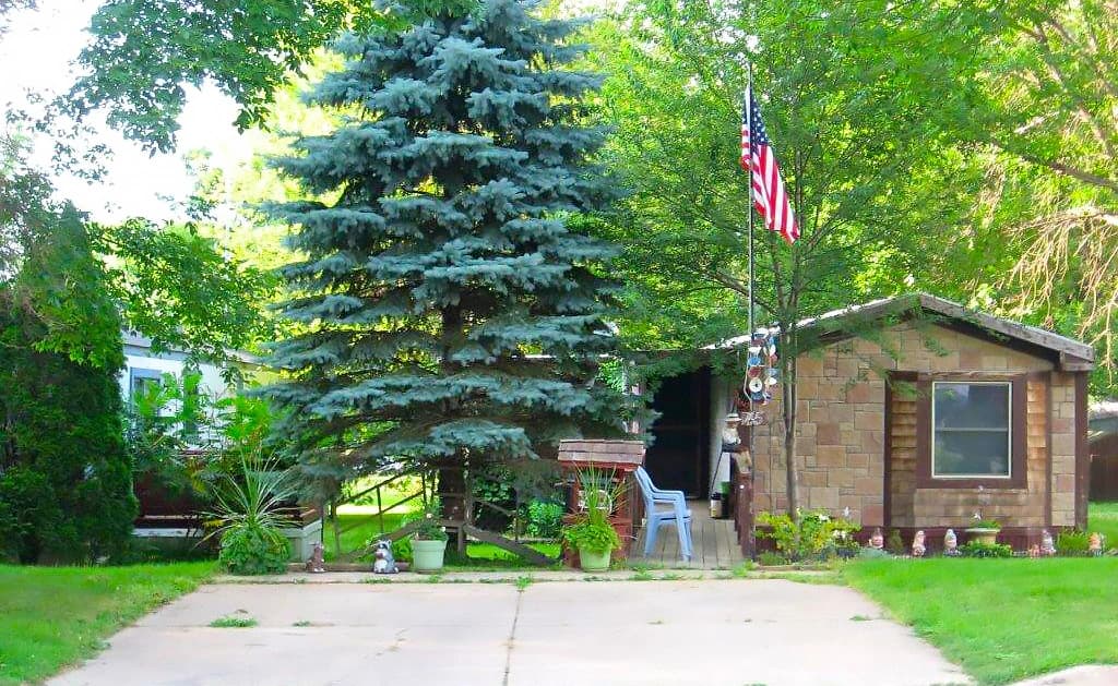 Belle Plaine MHC - Manufactured housing community in MN
