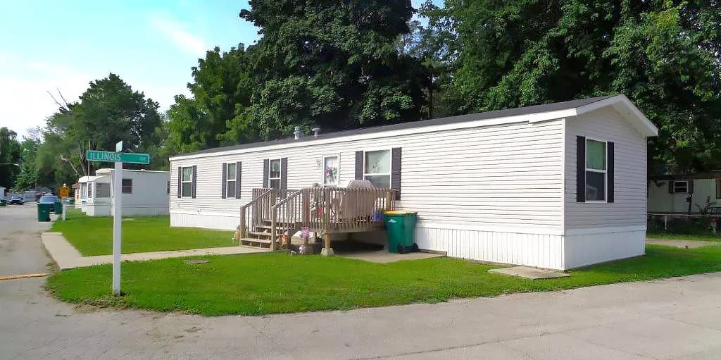 Decatur Estates MHC - Manufactured housing community in IL