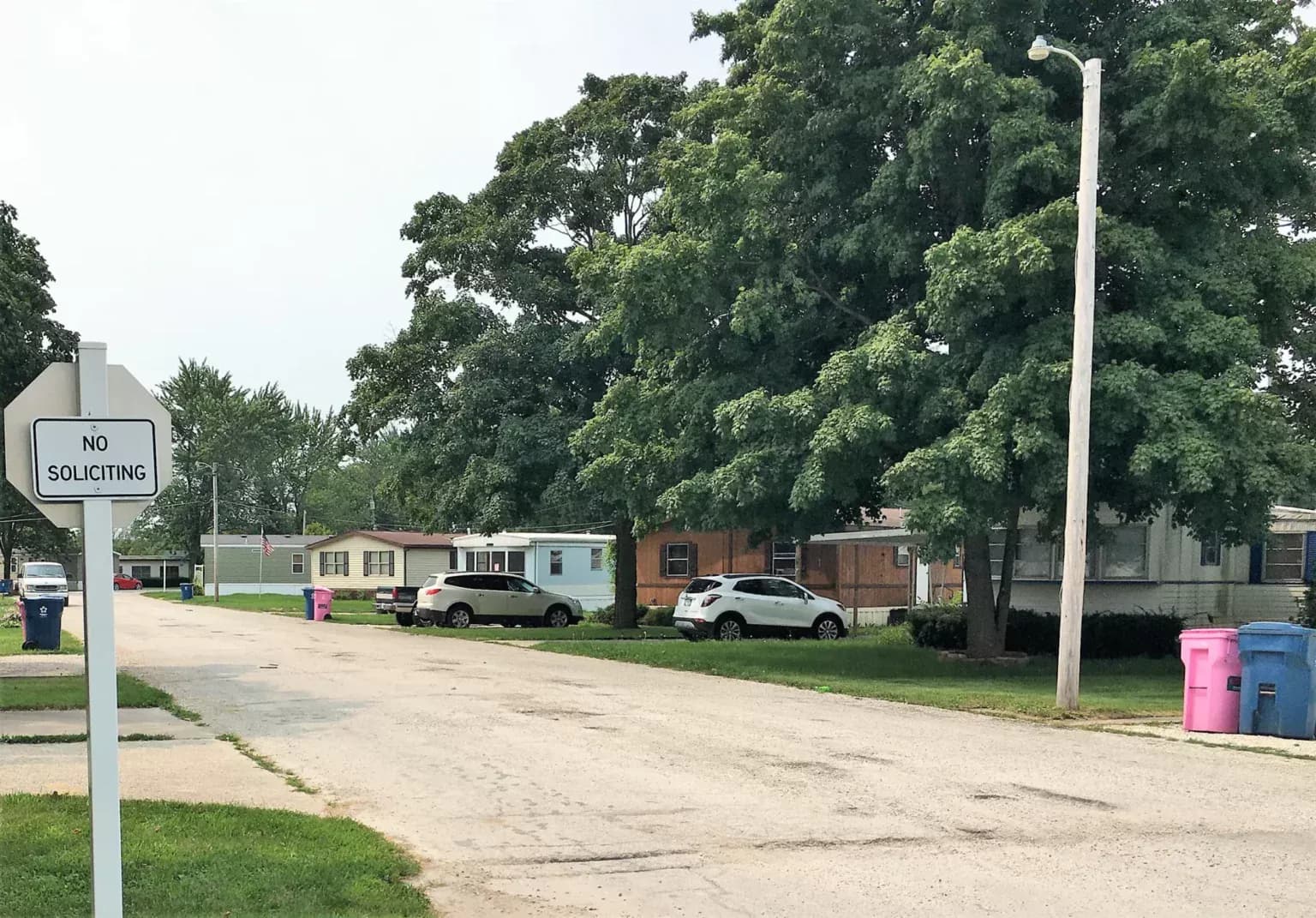 Redwood MHP - Manufactured housing community in IL